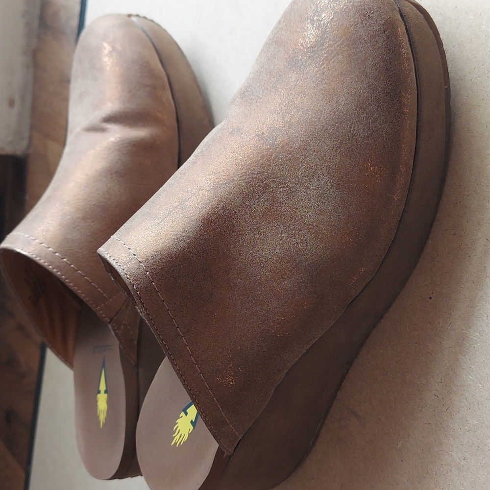 glittery metallic brown comfy stylish snug versatile vegan manmade slip-on Mules